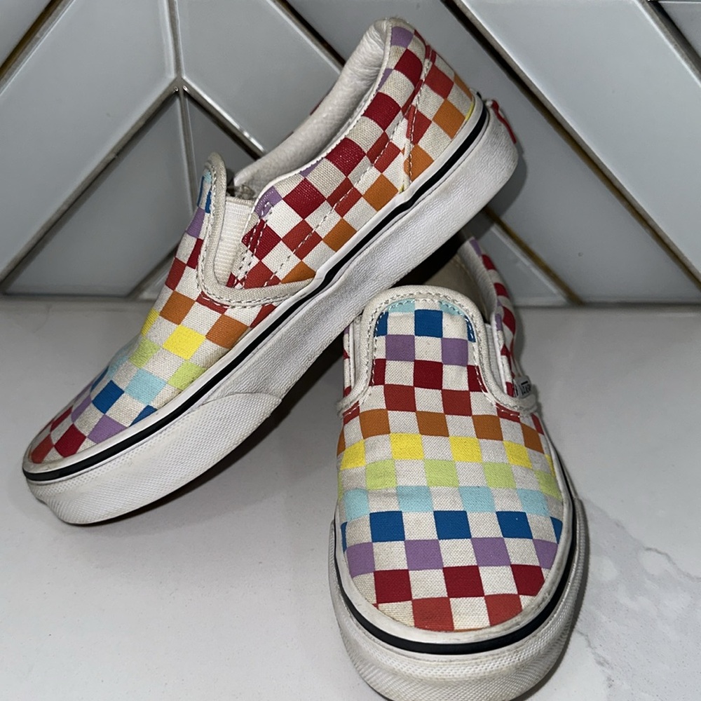 Vans  UNISEX checkered shoes size 1.5 in good condition.